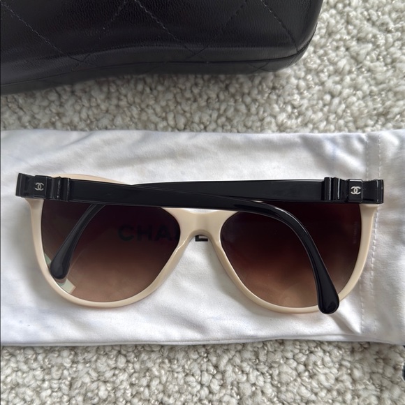 CHANEL Classic Cat Eye Cream and Black Sunglasses with Protective Accessories - Picture 3 of 8